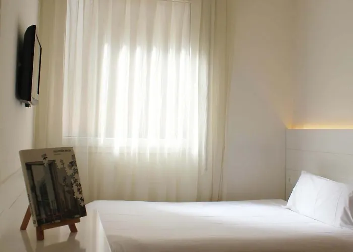 Pol & Grace Hotel