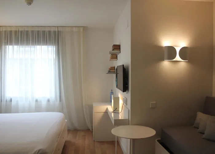 Pol & Grace Hotel